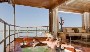 Amazon River Cruise - Delfin I - Whirlpool Bath