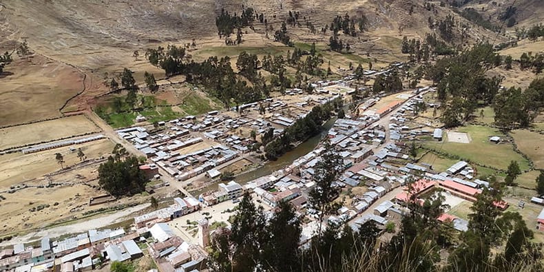 baños del inca town